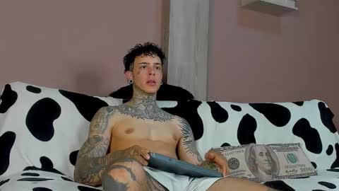 Snapshot of aron_ford chatting on February 13, 2:40 am Aron ford online show from February 13, 2:40 am