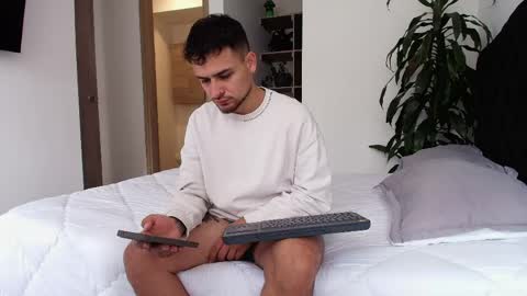 Aron Santoro online show from April 29, 2:32 pm