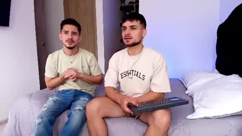 Snapshot of aron_santoro1 chatting on July 8, 3:16 pm Aron Santoro online show from July 8, 3:16 pm
