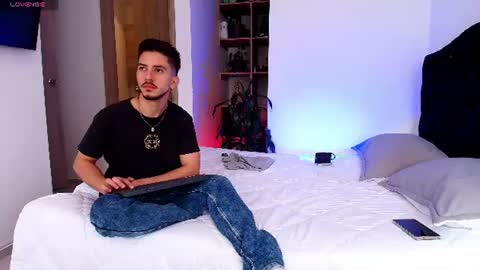 Snapshot of aron_santoro1 chatting on July 20, 3:58 pm Aron Santoro online show from July 20, 3:58 pm