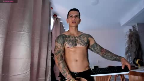 Snapshot of arondark chatting on April 22, 10:00 pm DarkMaster online show from April 22, 10:00 pm