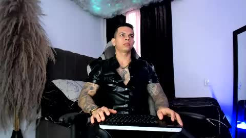 Snapshot of arondark chatting on June 8, 2:28 pm DarkMaster online show from June 8, 2:28 pm
