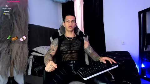 Snapshot of arondark chatting on July 1, 7:02 pm DarkMaster online show from July 1, 7:02 pm