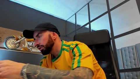 AronGrant online show from November 15, 9:39 am