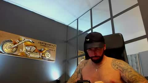 Snapshot of arongrant chatting on July 20, 9:45 am AronGrant online show from July 20, 9:45 am