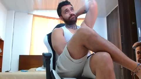 Snapshot of aronmiller404 chatting on January 19, 12:17 pm aronmiller online show from January 19, 12:17 pm