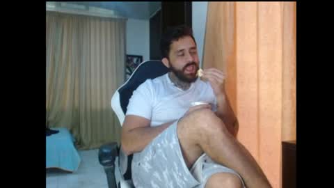 Snapshot of aronmiller404 chatting on November 7, 8:31 pm aronmiller online show from November 7, 8:31 pm