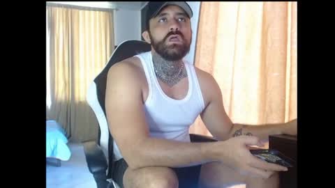 Snapshot of aronmiller404 chatting on November 9, 2:59 pm aronmiller online show from November 9, 2:59 pm