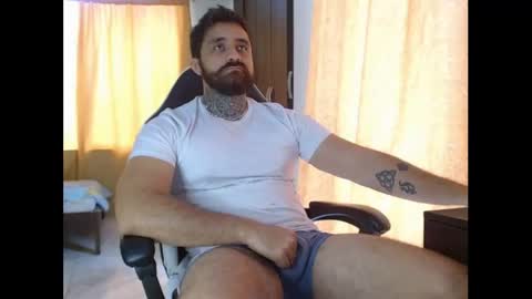 Snapshot of aronmiller404 chatting on November 15, 3:19 pm aronmiller online show from November 15, 3:19 pm