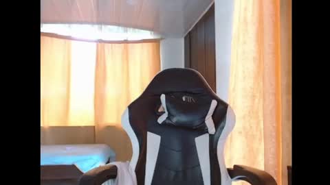 Snapshot of aronmiller404 chatting on November 20, 7:13 pm aronmiller online show from November 20, 7:13 pm