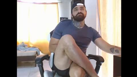 Snapshot of aronmiller404 chatting on November 21, 2:49 pm aronmiller online show from November 21, 2:49 pm