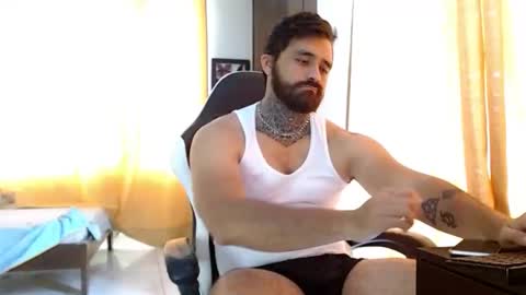 Snapshot of aronmiller404 chatting on November 24, 4:18 pm aronmiller online show from November 24, 4:18 pm