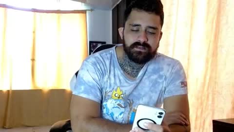 Snapshot of aronmiller404 chatting on January 11, 2:33 pm aronmiller online show from January 11, 2:33 pm