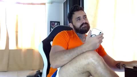 Snapshot of aronmiller404 chatting on January 17, 4:11 pm aronmiller online show from January 17, 4:11 pm