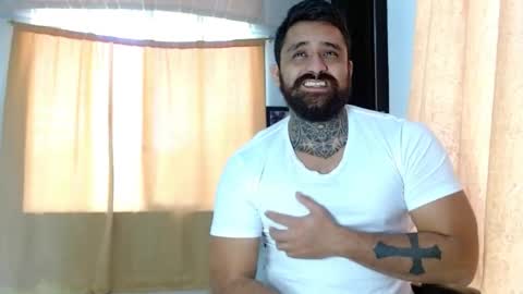 Snapshot of aronmiller404 chatting on January 18, 2:32 pm aronmiller online show from January 18, 2:32 pm