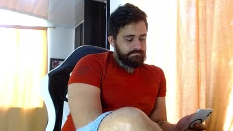 Snapshot of aronmiller404 chatting on February 8, 2:09 pm aronmiller online show from February 8, 2:09 pm