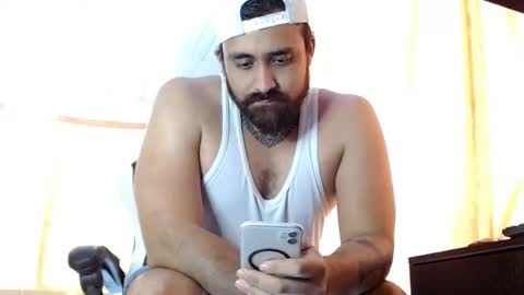 Snapshot of aronmiller404 chatting on February 14, 6:04 pm aronmiller online show from February 14, 6:04 pm