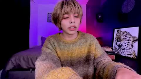 Snapshot of aronn_44 chatting on June 2, 4:58 am Aaron online show from June 2, 4:58 am