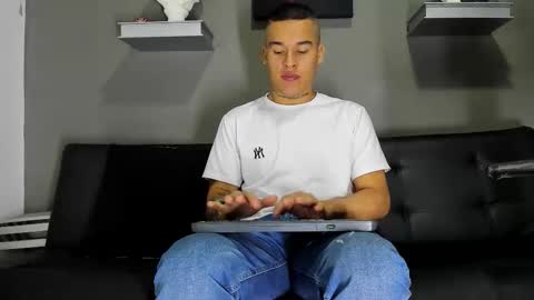 AROON HOT online show from February 2, 12:04 pm