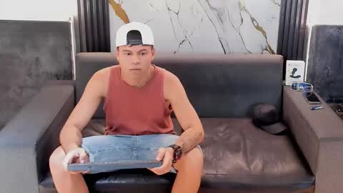 Snapshot of aroon_sexx21 chatting on May 17, 3:59 am Aroon online show from May 17, 3:59 am