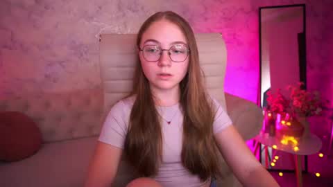 Snapshot of arrinawair chatting on July 9, 7:34 am arrinawair online show from July 9, 7:34 am