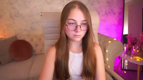 Snapshot of arrinawair chatting on July 13, 7:11 am arrinawair online show from July 13, 7:11 am