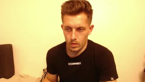 arromwilliam90 online show from December 7, 8:16 pm