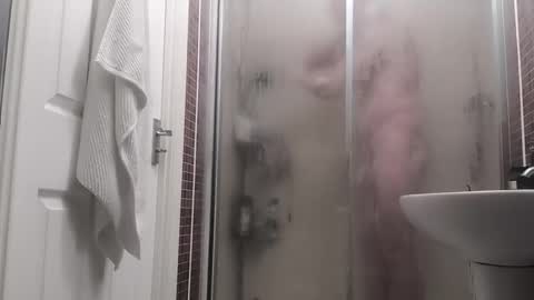 Snapshot of art2414 chatting on October 12, 9:08 am art2414 online show from October 12, 9:08 am