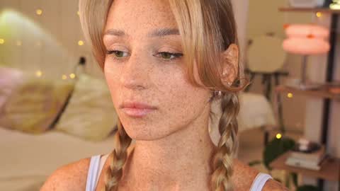 Snapshot of artease chatting on December 7, 11:18 am Arti Next Streams - online show from December 7, 11:18 am