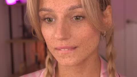 Snapshot of artease chatting on February 15, 2:44 pm Arti Next Streams - online show from February 15, 2:44 pm