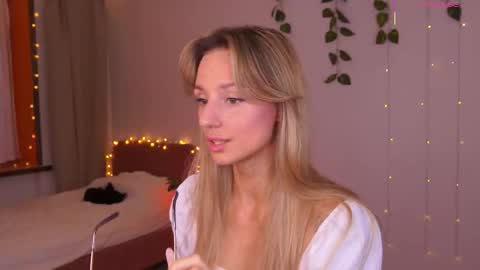 Snapshot of artease chatting on December 5, 12:03 pm Arti Next Streams - online show from December 5, 12:03 pm