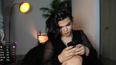 Snapshot of artechloe chatting on June 15, 12:57 am Chloe online show from June 15, 12:57 am