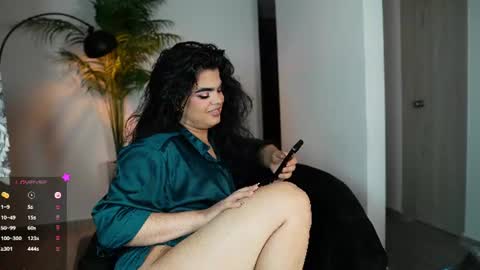 Snapshot of artechloe chatting on June 20, 2:25 am Chloe online show from June 20, 2:25 am