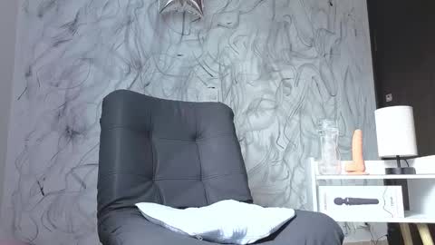   online show from September 30, 12:21 pm