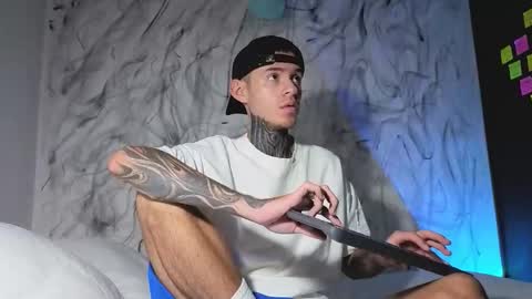   online show from November 30, 5:44 am