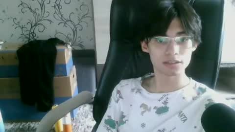 Snapshot of artemgu chatting on July 5, 9:16 am artemgu online show from July 5, 9:16 am