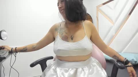 Snapshot of artemisa_collins_ chatting on June 3, 8:47 pm artemisa_collins_ online show from June 3, 8:47 pm