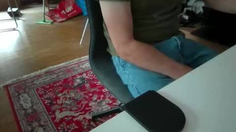 Snapshot of artesian99 chatting on October 26, 9:37 am artesian99 online show from October 26, 9:37 am