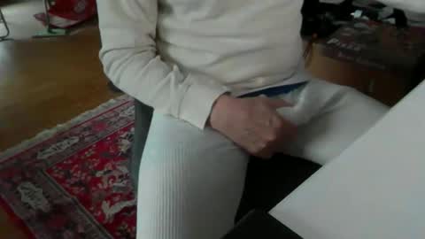 Snapshot of artesian99 chatting on March 28, 6:57 am artesian99 online show from March 28, 6:57 am