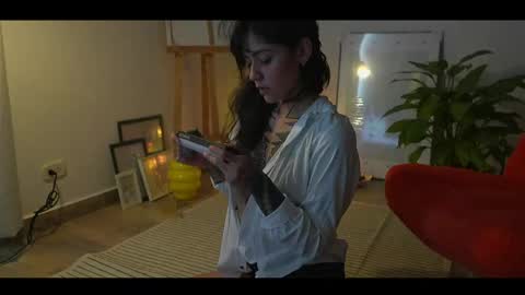 Linda  independent model artgeea online show from April 29, 9:54 pm