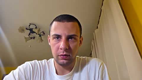 Snapshot of arthur99229 chatting on October 19, 1:39 am A online show from October 19, 1:39 am