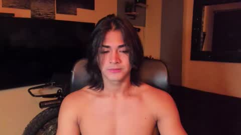 Snapshot of arthur_hunter chatting on February 1, 12:20 am I AM HERE online show from February 1, 12:20 am