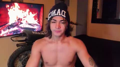 Snapshot of arthur_hunter chatting on February 2, 3:05 am I AM HERE online show from February 2, 3:05 am