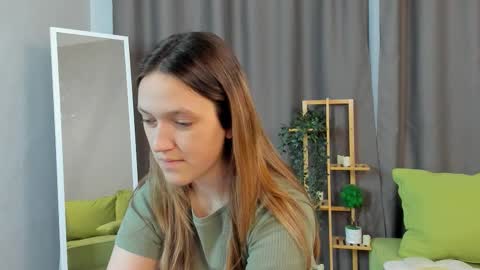 Sara online show from October 18, 7:03 pm