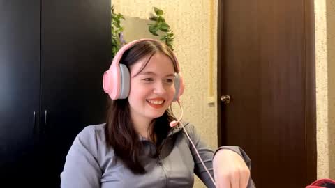 Mary online show from May 1, 3:49 pm
