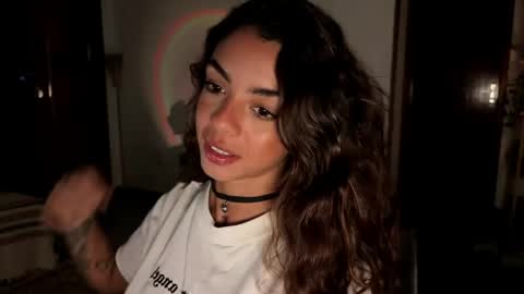Snapshot of artisis_ chatting on April 23, 9:50 pm isis online show from April 23, 9:50 pm