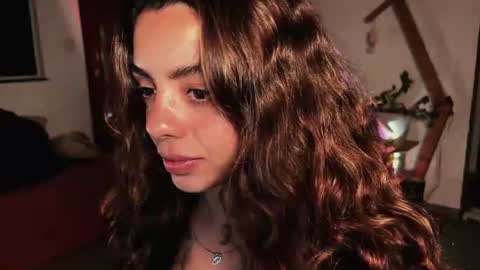 Snapshot of artisis_ chatting on June 27, 1:43 am isis online show from June 27, 1:43 am