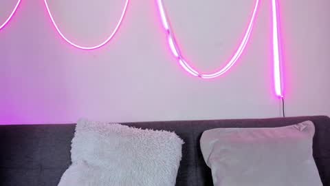 Snapshot of artmiajoy chatting on December 17, 1:16 pm MIA OF artmiajoy online show from December 17, 1:16 pm