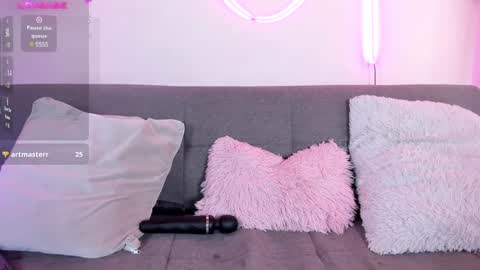 Snapshot of artmiajoy chatting on January 17, 6:12 pm MIA OF artmiajoy online show from January 17, 6:12 pm