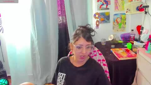Snapshot of artsycherry chatting on May 18, 4:13 pm Isabella Cherry online show from May 18, 4:13 pm